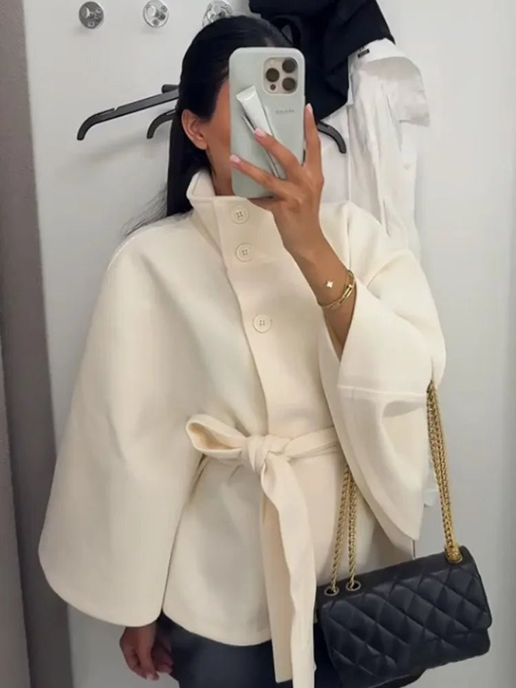 Elegantes Wollcape für Damen mit Stehkragen und Batwing Ärmeln – Herbstmode 0