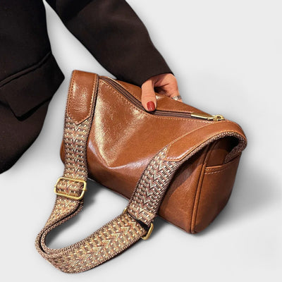 Crossbody-Tasche aus Korbgeflecht mit Gurt und Reißverschluss