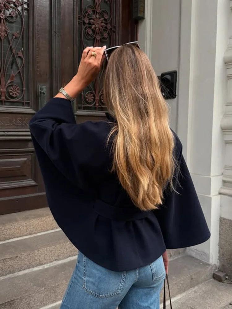 Elegantes Wollcape für Damen mit Stehkragen und Batwing Ärmeln – Herbstmode
